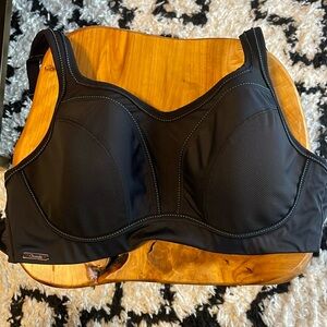 Chantelle- High Impact Sports Bra